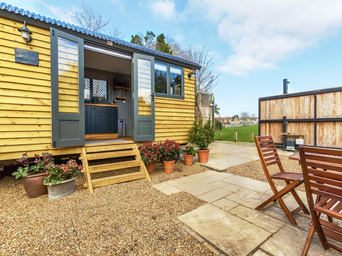 Pass The Keys Whitstable Shepherds Hut Minutes From The Harbour Villa Exterior foto