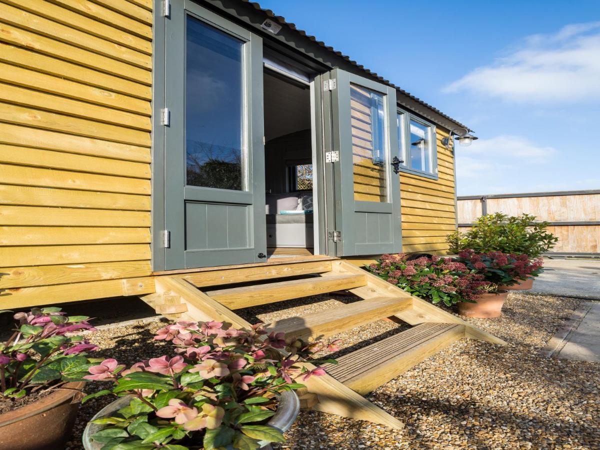 Pass The Keys Whitstable Shepherds Hut Minutes From The Harbour Villa Exterior foto