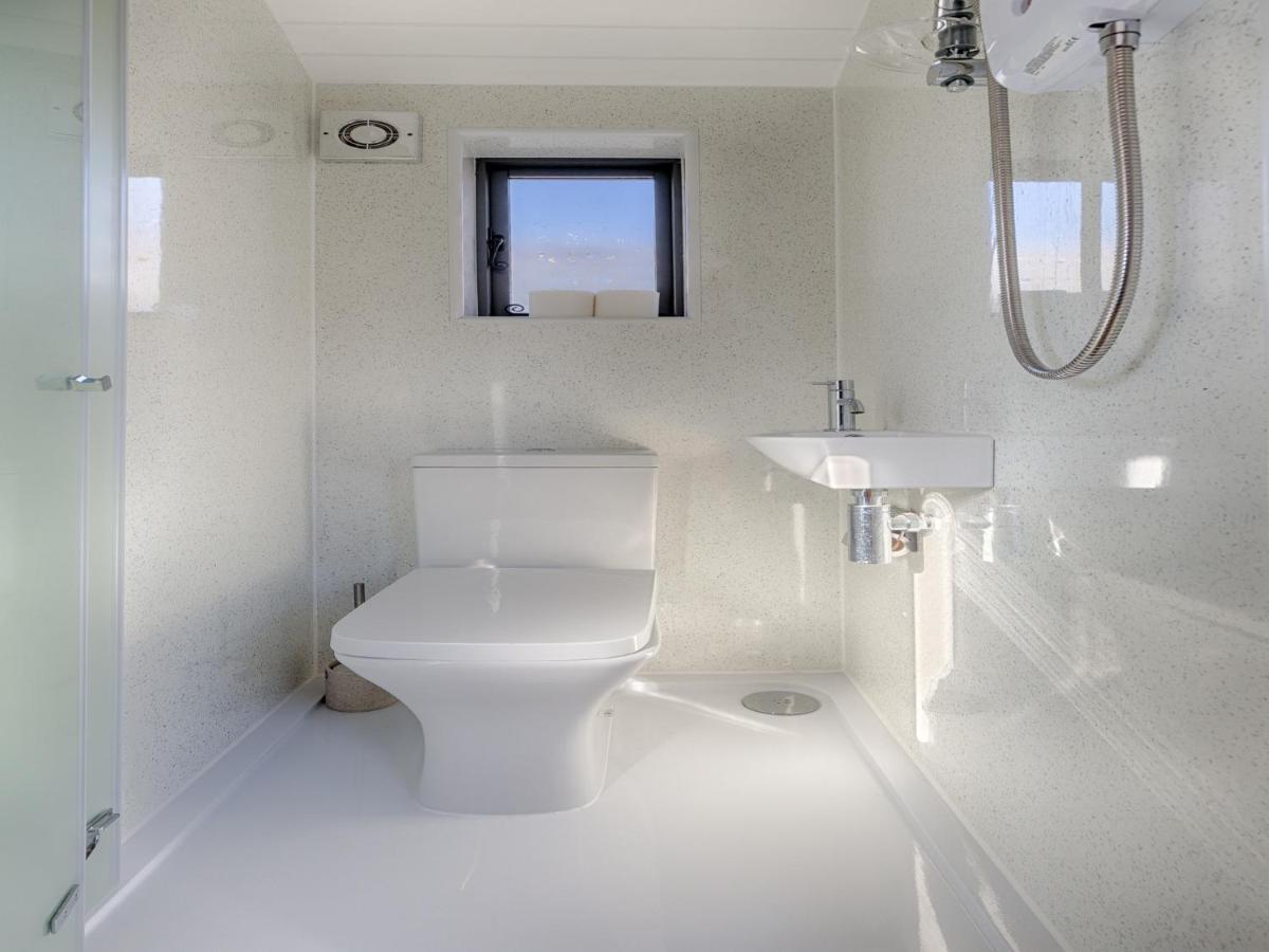 Pass The Keys Whitstable Shepherds Hut Minutes From The Harbour Exterior foto